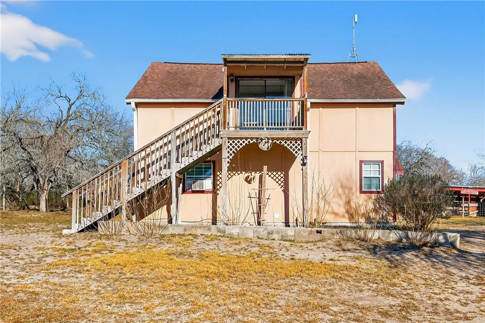 5752 Mockingbird Ln Mathis, TX 78368