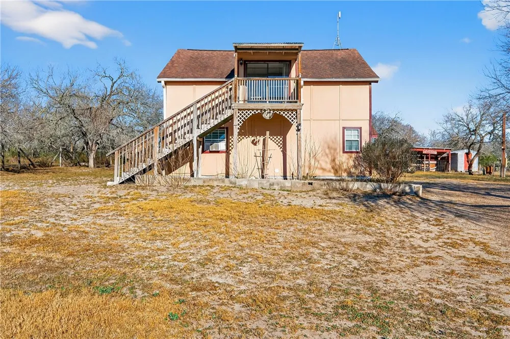 5752 Mockingbird Ln Mathis, TX 78368