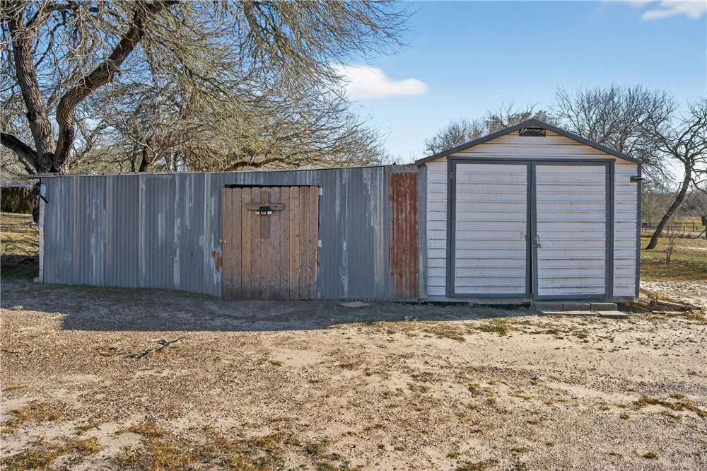 5752 Mockingbird Ln Mathis, TX 78368