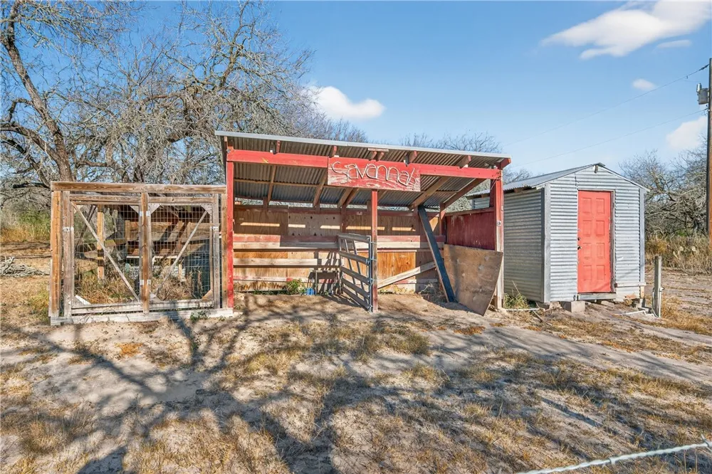 5752 Mockingbird Ln Mathis, TX 78368