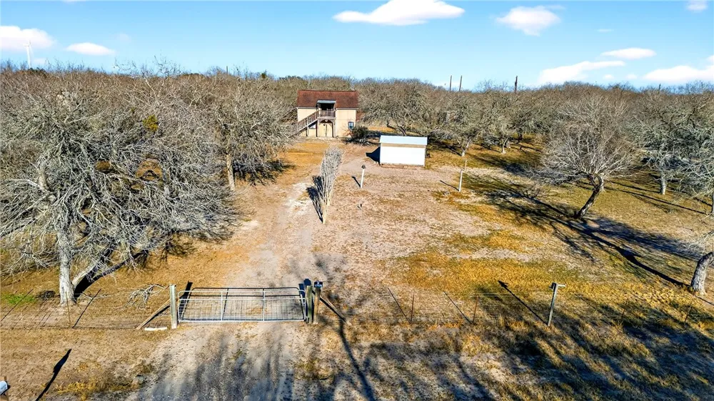 5752 Mockingbird Ln Mathis, TX 78368