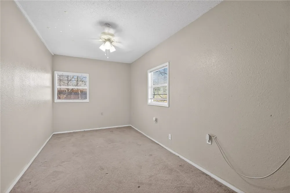5752 Mockingbird Ln Mathis, TX 78368