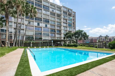 4600 Ocean Drive #703