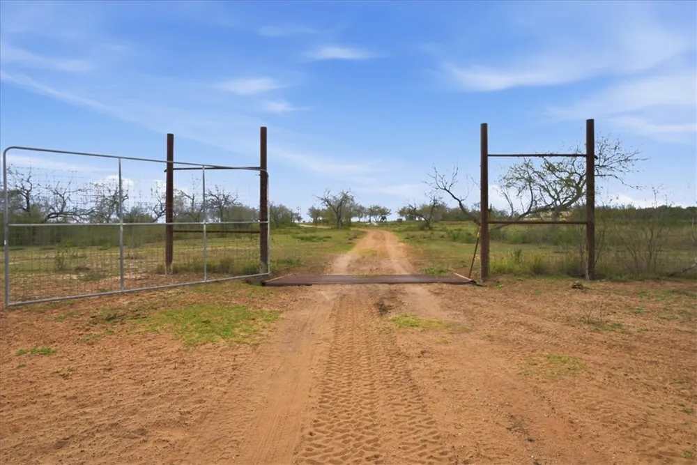 817 County Road 119 Alice, TX 78332