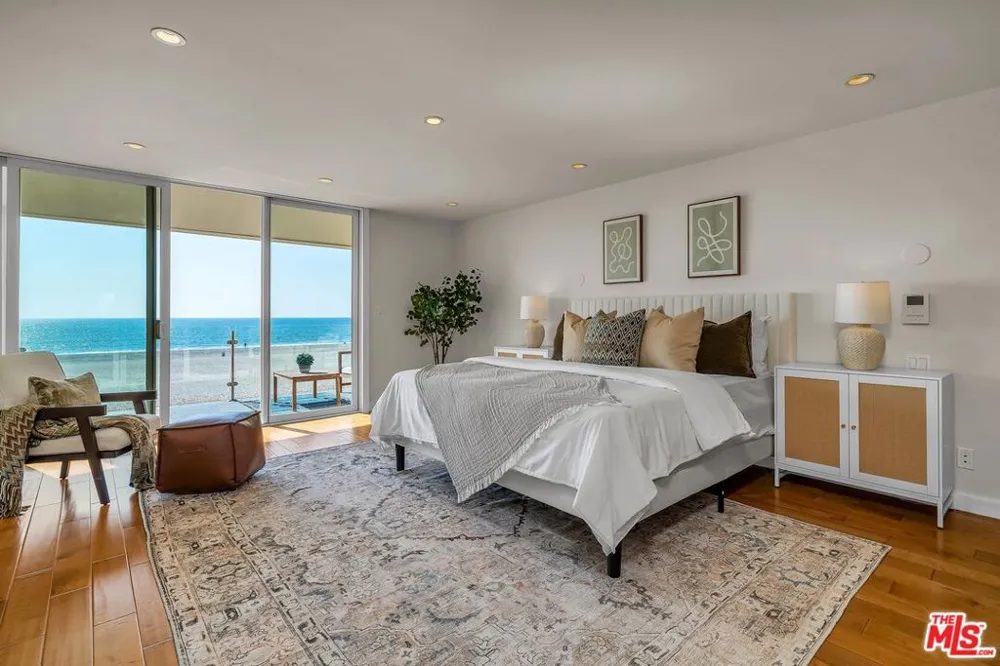 4 Lighthouse Street #13 Marina del Rey, CA 90292