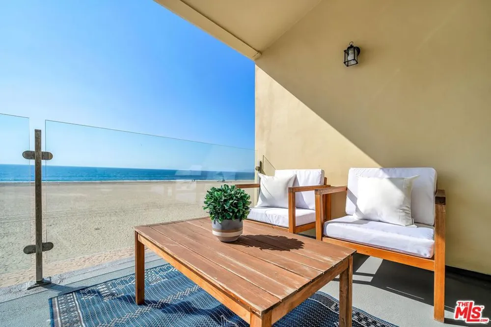 4 Lighthouse Street #13 Marina del Rey, CA 90292