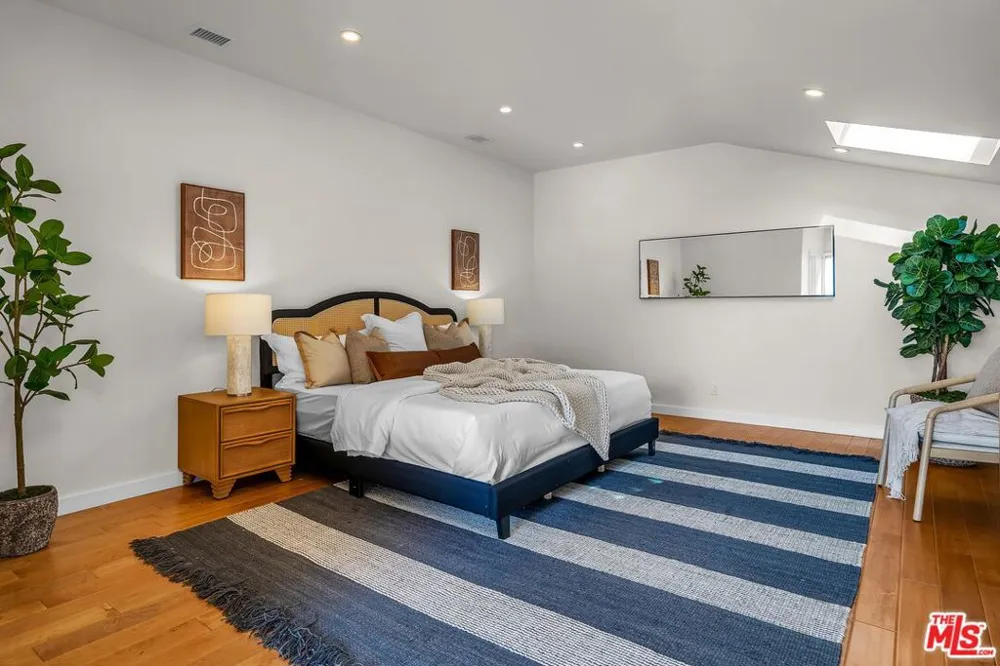 4 Lighthouse Street #13 Marina del Rey, CA 90292
