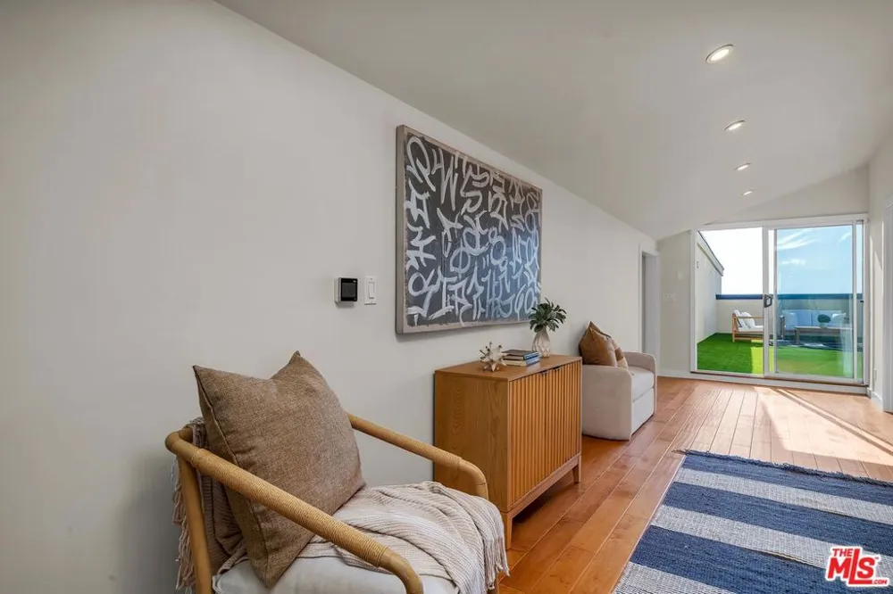 4 Lighthouse Street #13 Marina del Rey, CA 90292