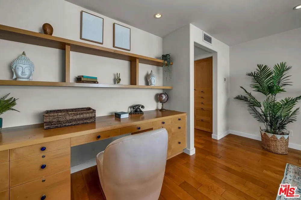 4 Lighthouse Street #13 Marina del Rey, CA 90292