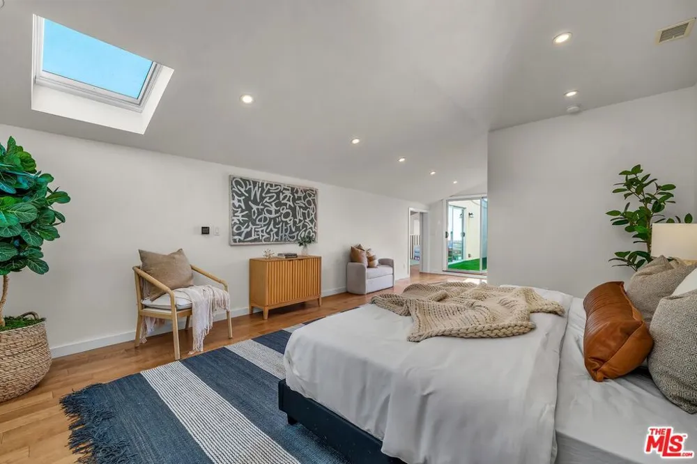 4 Lighthouse Street #13 Marina del Rey, CA 90292