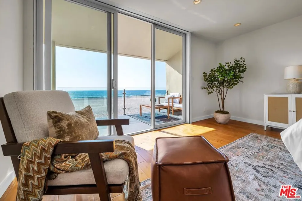 4 Lighthouse Street #13 Marina del Rey, CA 90292