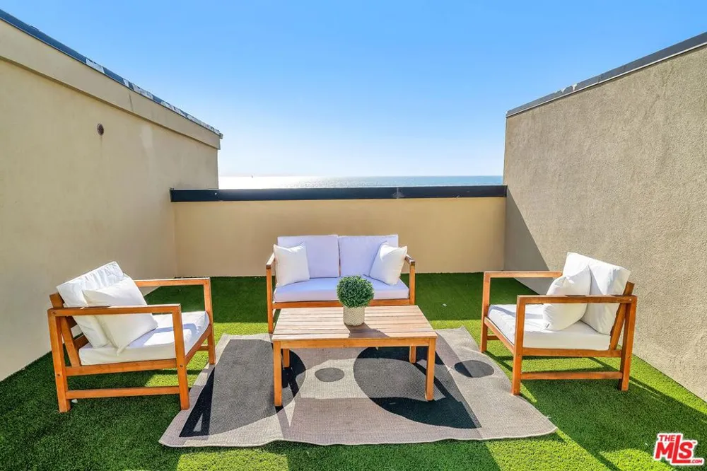 4 Lighthouse Street #13 Marina del Rey, CA 90292