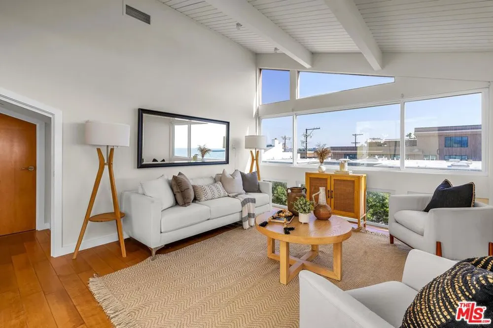 4 Lighthouse Street #13 Marina del Rey, CA 90292