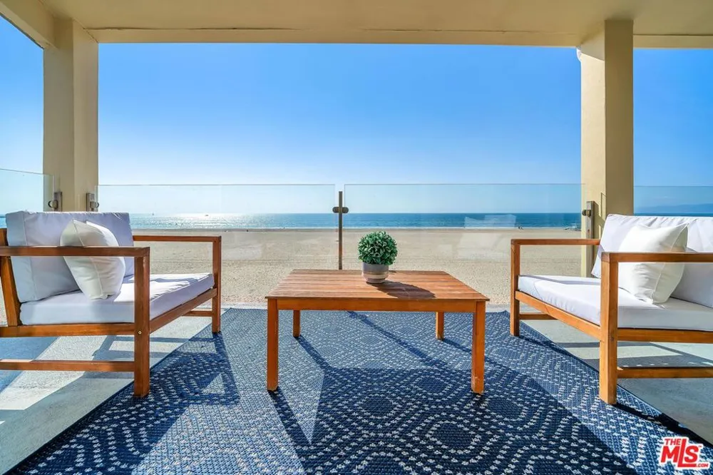 4 Lighthouse Street #13 Marina del Rey, CA 90292