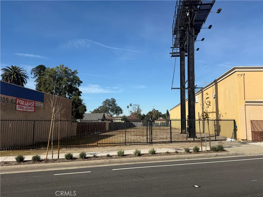 949 Garey Ave Pomona, CA 91768