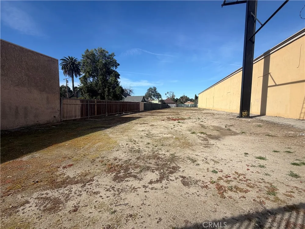 949 Garey Ave Pomona, CA 91768