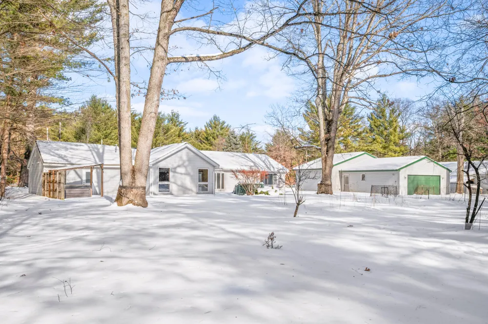 19077 12 Mile Road Mecosta Township, MI 49307