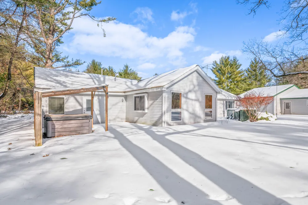 19077 12 Mile Road Mecosta Township, MI 49307