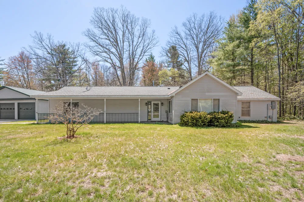 19077 12 Mile Road Mecosta Township, MI 49307