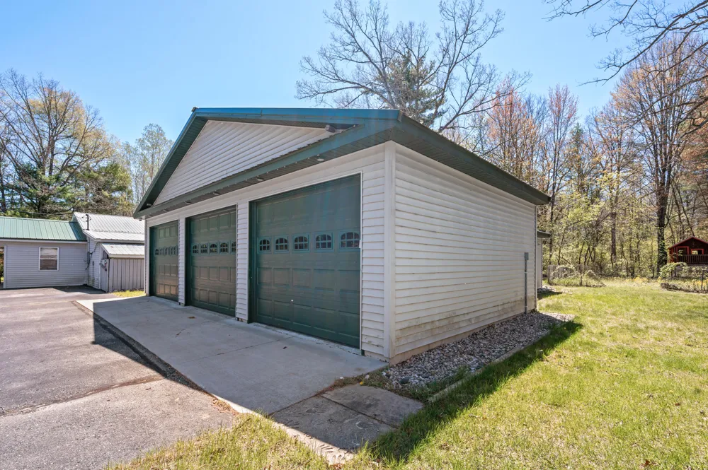 19077 12 Mile Road Mecosta Township, MI 49307