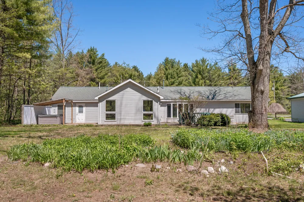 19077 12 Mile Road Mecosta Township, MI 49307