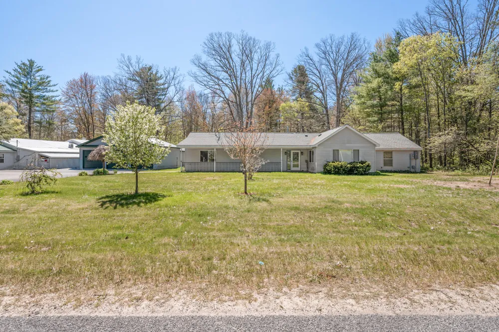 19077 12 Mile Road Mecosta Township, MI 49307