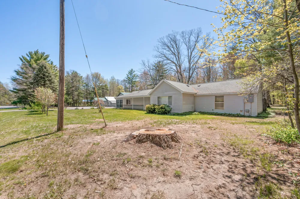 19077 12 Mile Road Mecosta Township, MI 49307