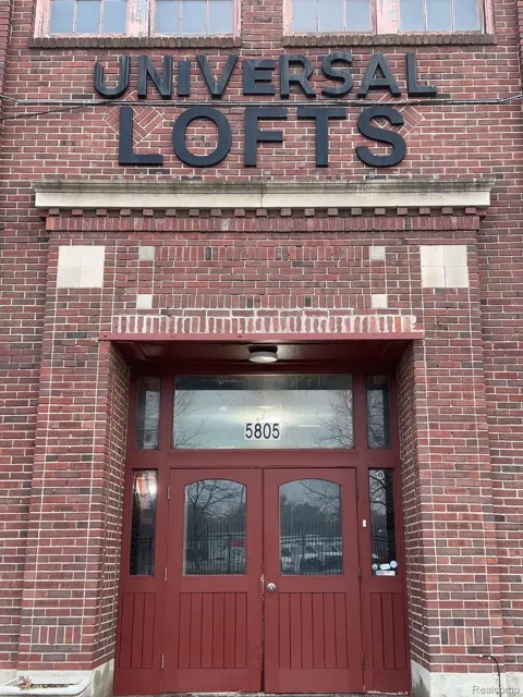 5805 Lincoln Street #404