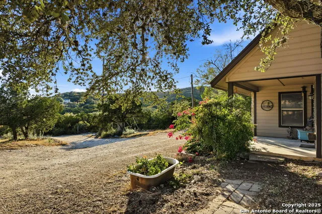 18668 Bandera Helotes, TX 78023