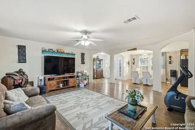18668 Bandera Helotes, TX 78023