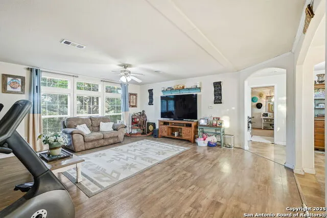 18668 Bandera Helotes, TX 78023