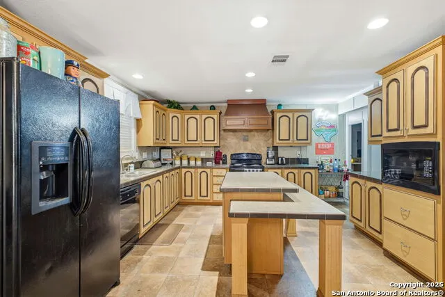 18668 Bandera Helotes, TX 78023