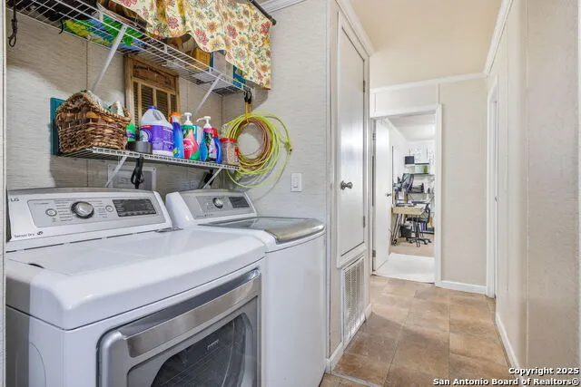18668 Bandera Helotes, TX 78023