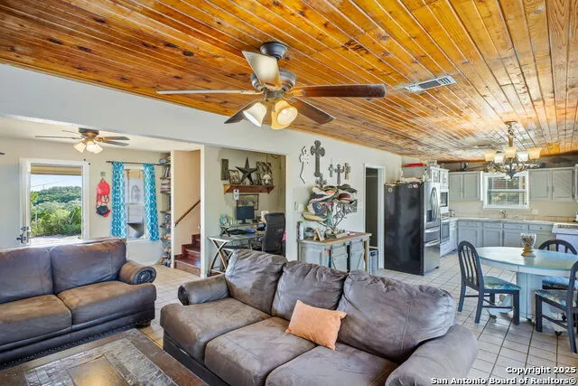 18668 Bandera Helotes, TX 78023