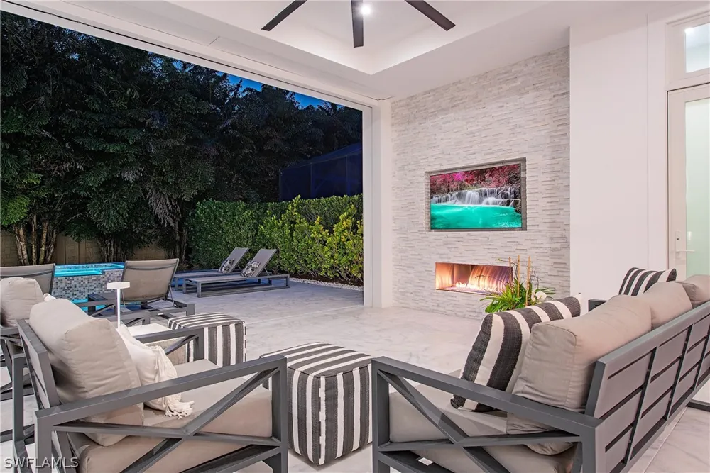 Mangrove Avenue Naples, FL 34109