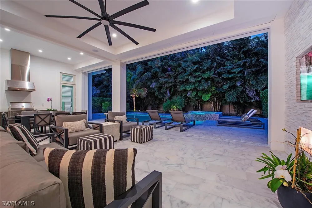 Mangrove Avenue Naples, FL 34109