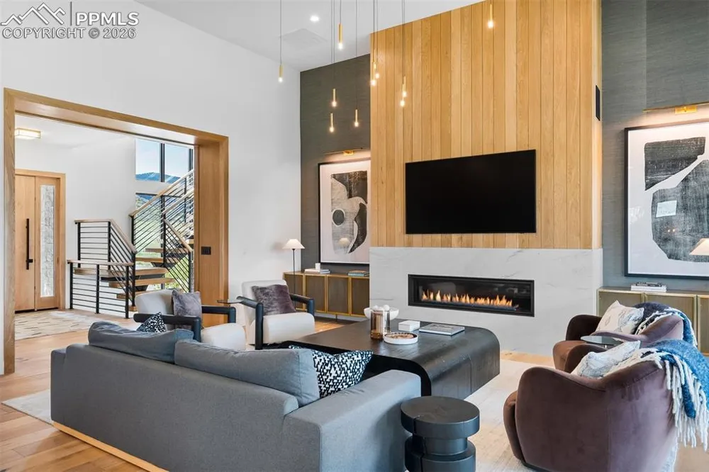5815 Peppy San Circle Larkspur, CO 80118