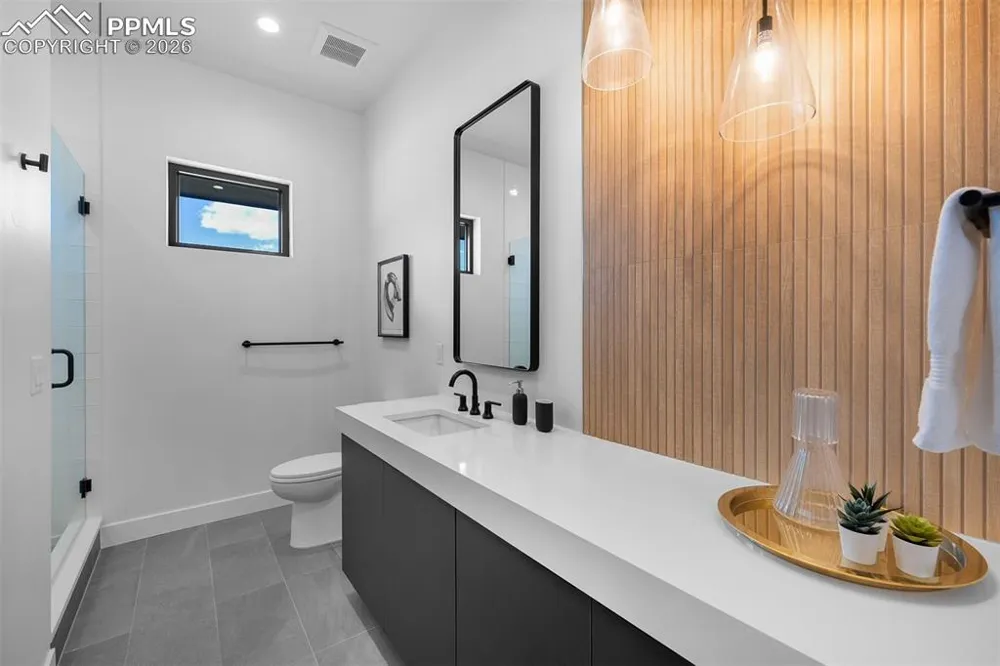 5815 Peppy San Circle Larkspur, CO 80118