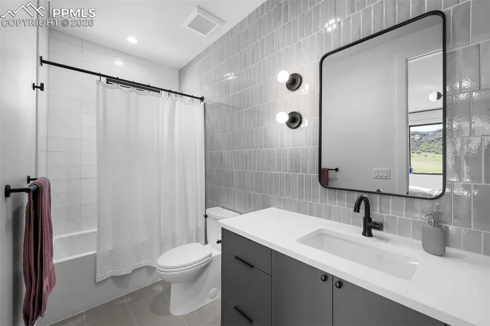 5815 Peppy San Circle Larkspur, CO 80118