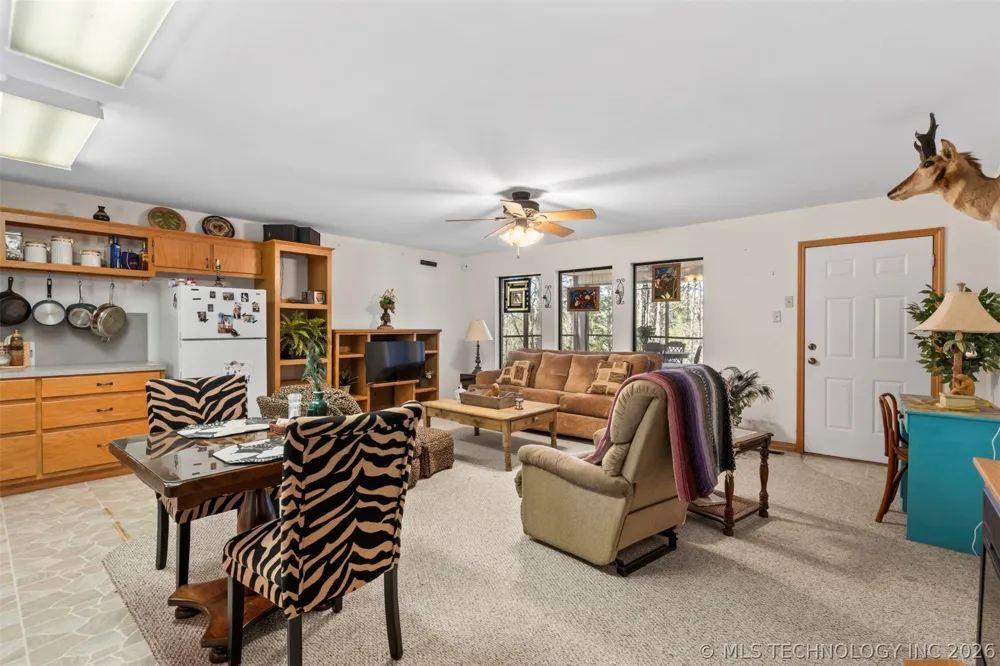 1117 Fox Point Road Kansas, OK 74347