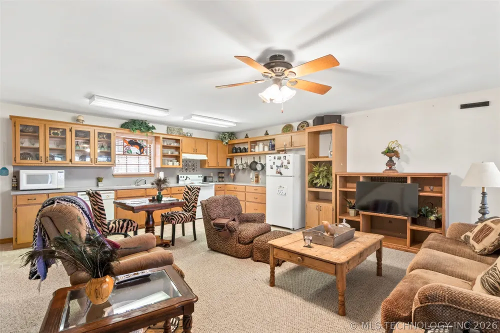 1117 Fox Point Road Kansas, OK 74347