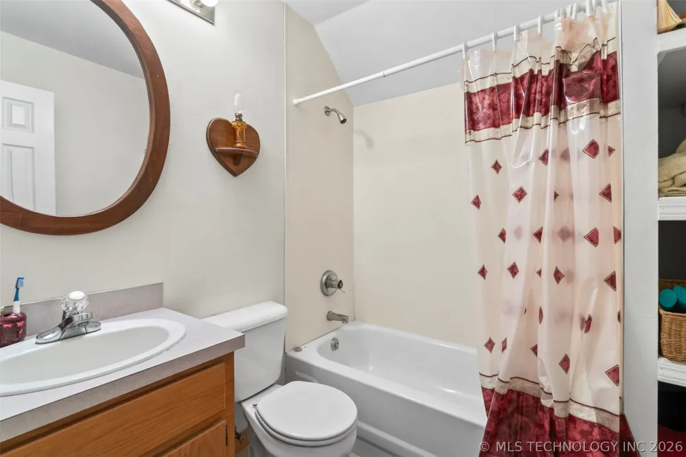 1117 Fox Point Road Kansas, OK 74347