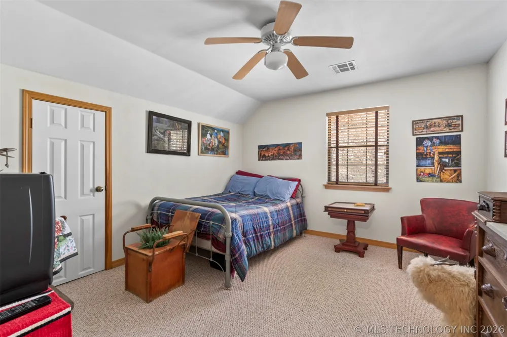 1117 Fox Point Road Kansas, OK 74347