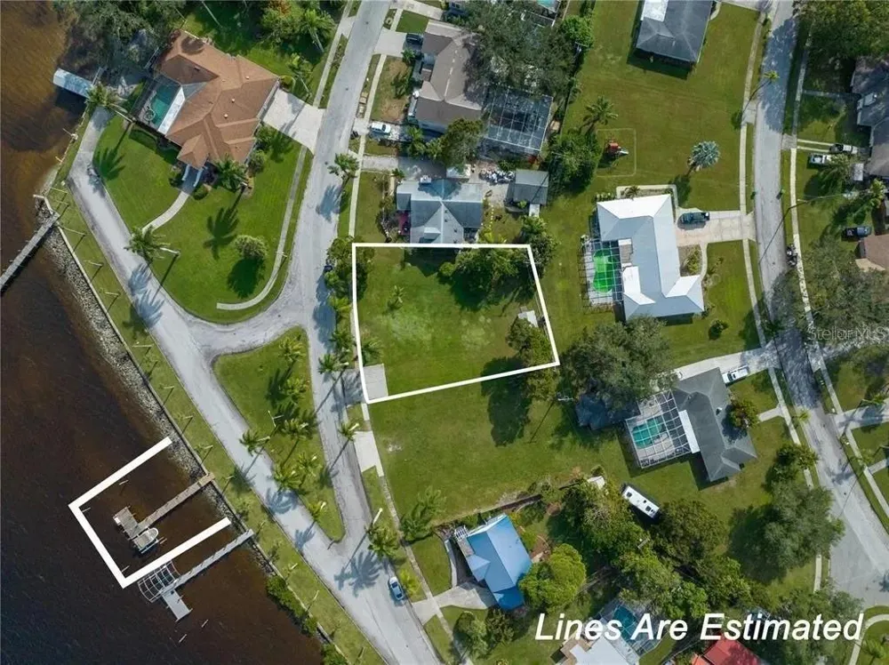 2520 RIVERSIDE DRIVE E Bradenton, FL 34208