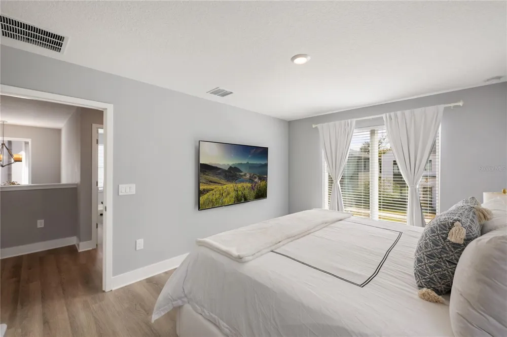 21 W STEELE STREET Orlando, FL 32804