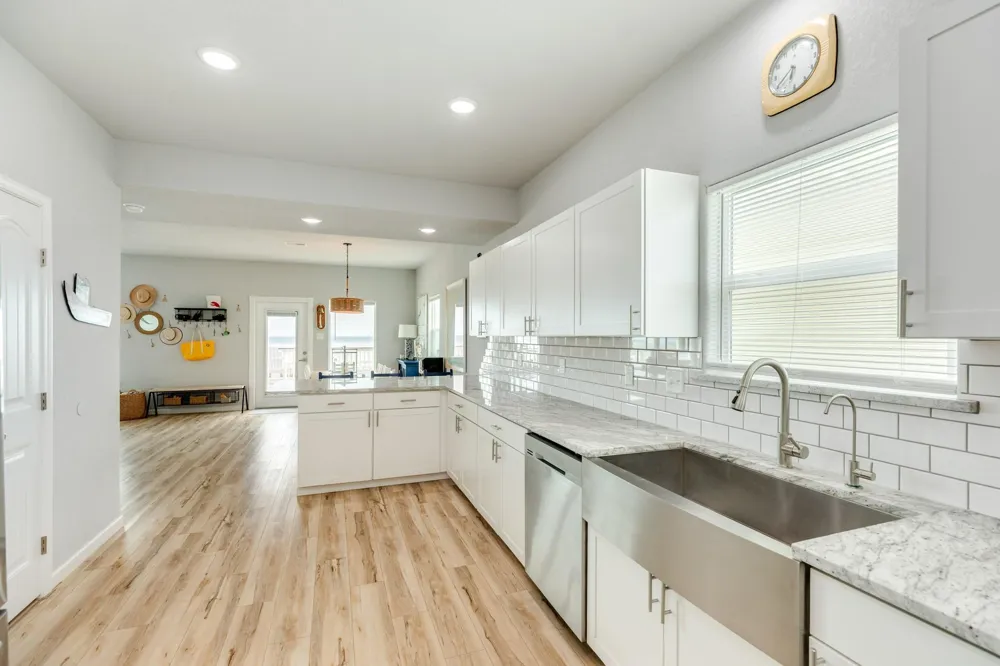 2938 Bluewater Highway Surfside Beach, TX 77541