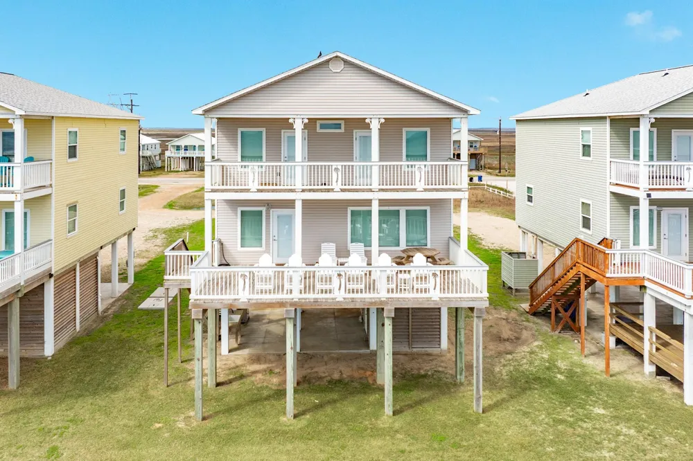 2938 Bluewater Highway Surfside Beach, TX 77541
