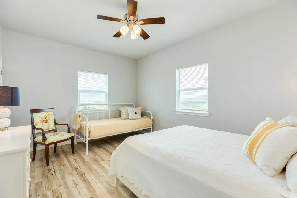 2938 Bluewater Highway Surfside Beach, TX 77541