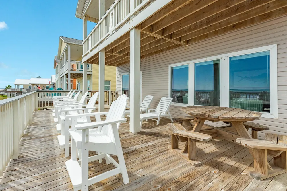 2938 Bluewater Highway Surfside Beach, TX 77541