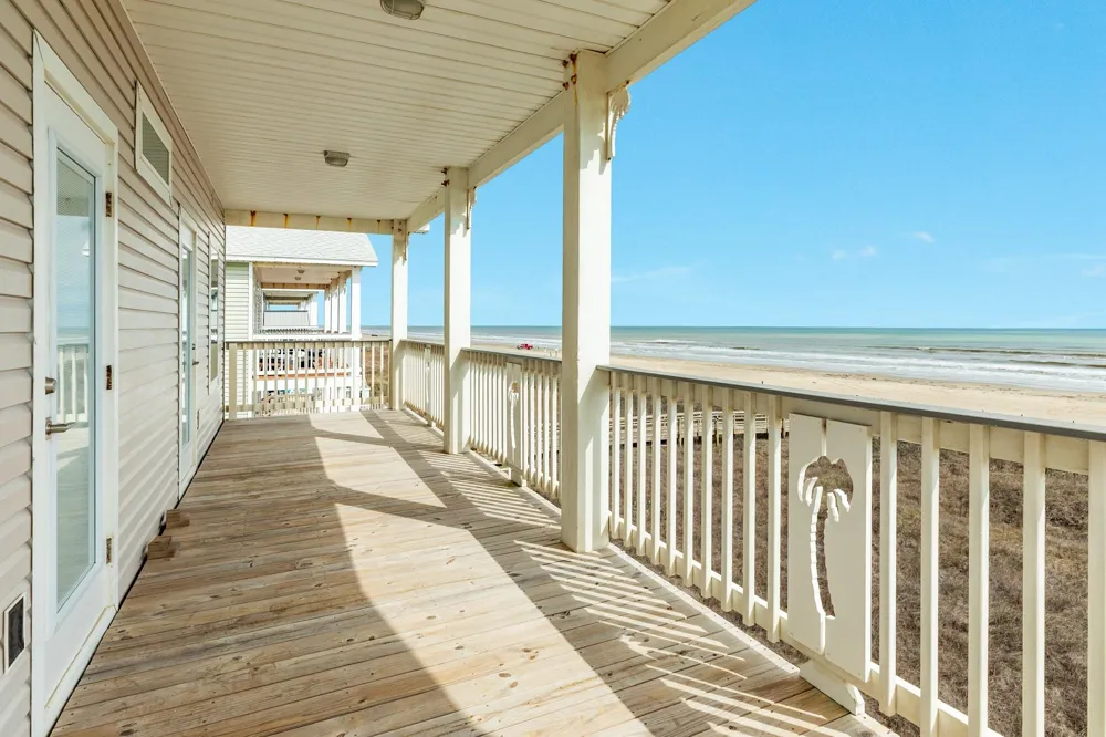 2938 Bluewater Highway Surfside Beach, TX 77541